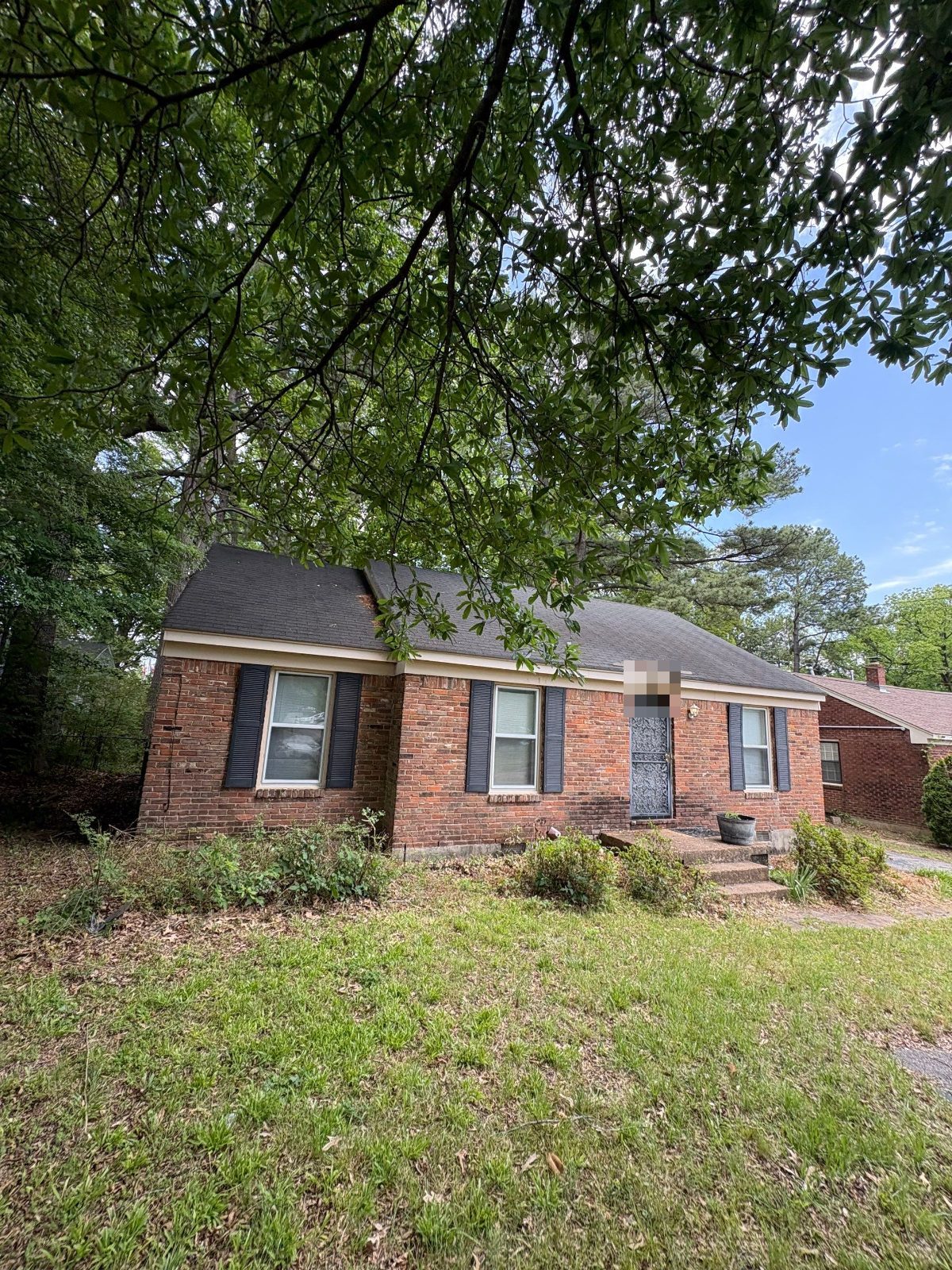 Brick cottage in Bartlett TN before its new metal roof